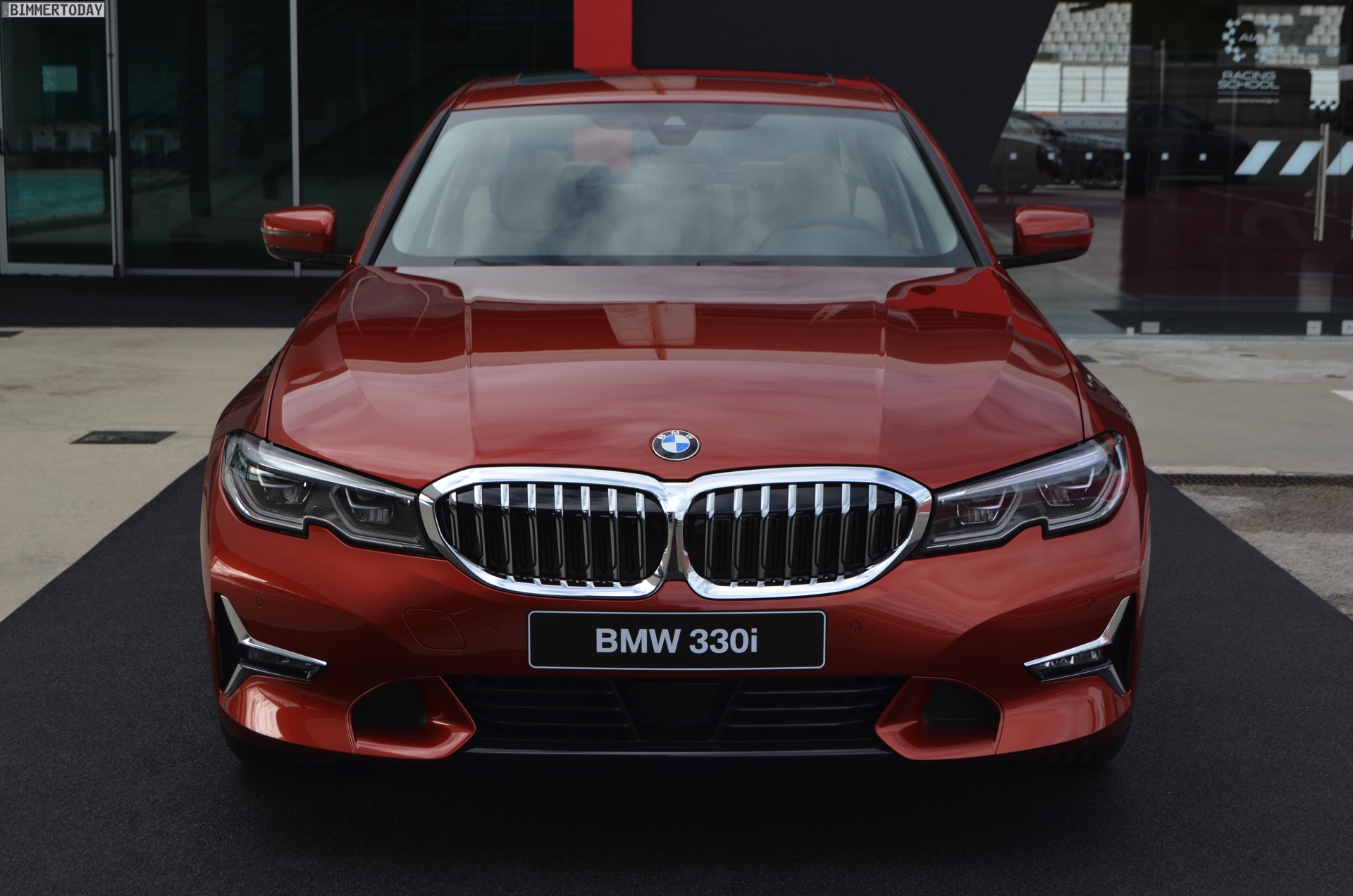 Name:  2019-BMW-3er-G20-Sunset-Orange-Luxury-Line-02.jpg
Views: 42405
Size:  486.5 KB