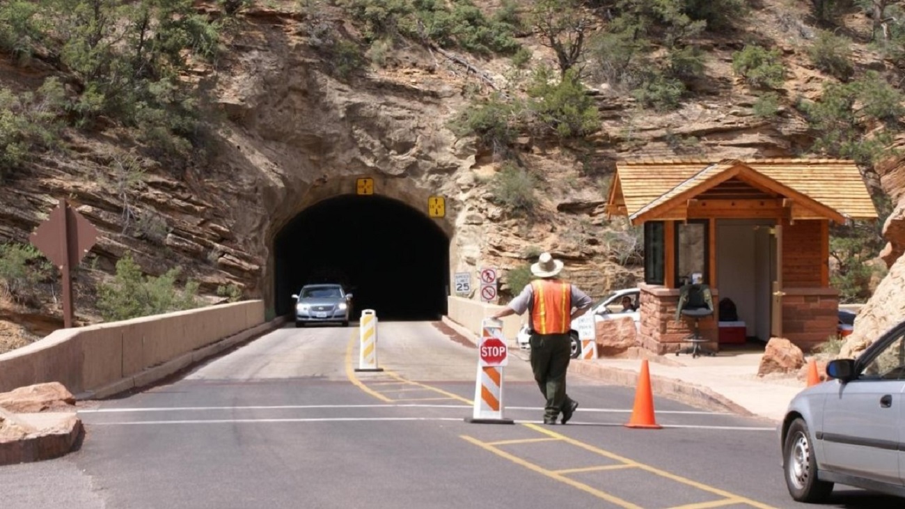 Name:  110-Zion Tunnel.jpg
Views: 408
Size:  301.9 KB