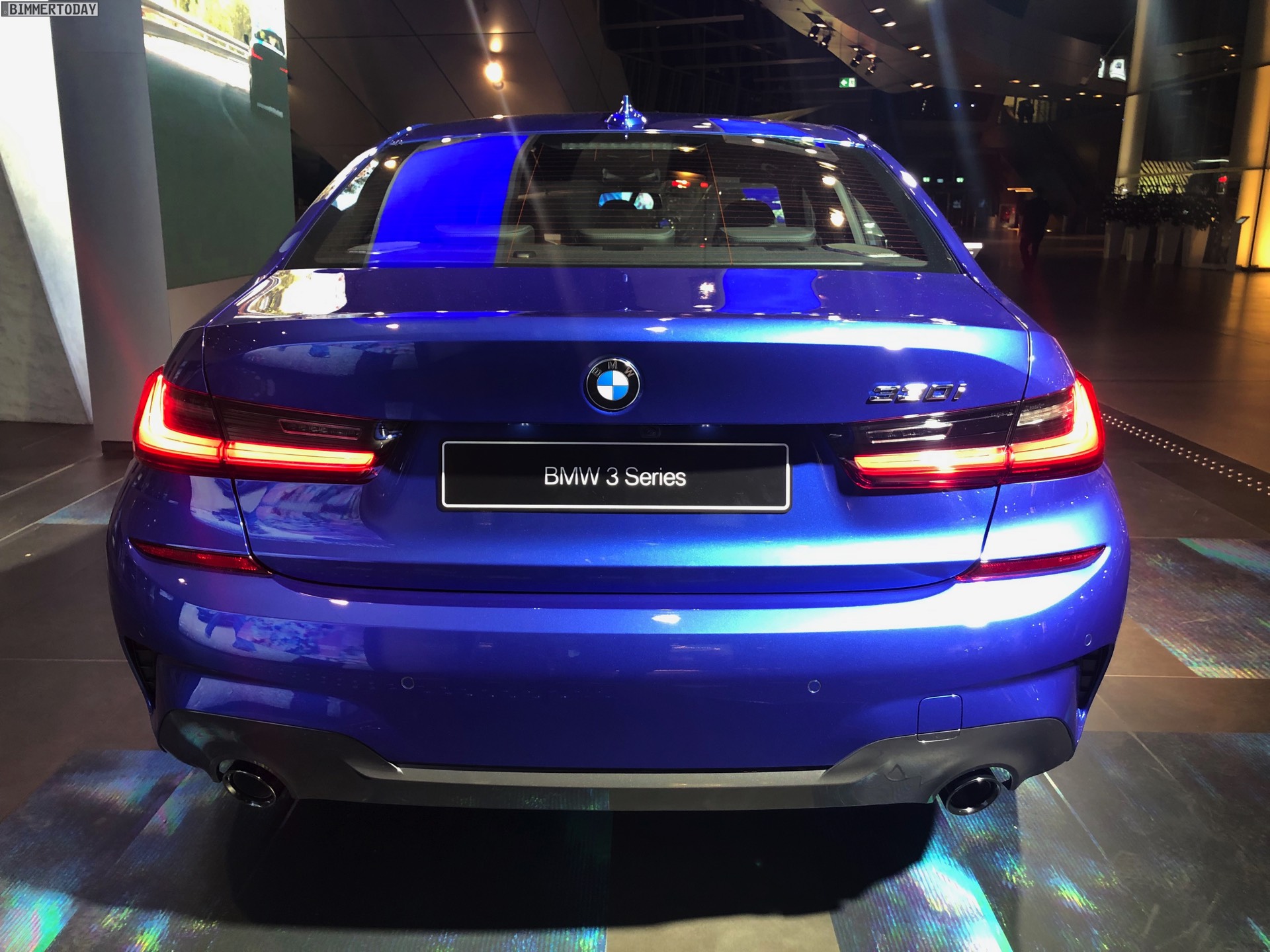 Name:  2019-BMW-3er-G20-M-Sport-Shadow-Line-erweiterter-Umfang-Portimao-Blau-06.jpg
Views: 42524
Size:  455.7 KB