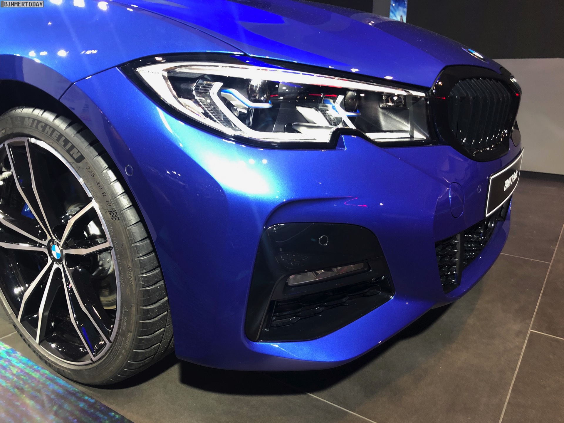 Name:  2019-BMW-3er-G20-M-Sport-Shadow-Line-erweiterter-Umfang-Portimao-Blau-07.jpg
Views: 42492
Size:  472.6 KB