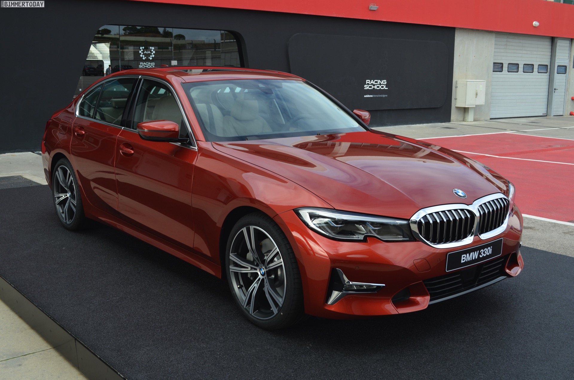 Name:  2019-BMW-3er-G20-Sunset-Orange-Luxury-Line-01.jpg
Views: 71622
Size:  489.4 KB