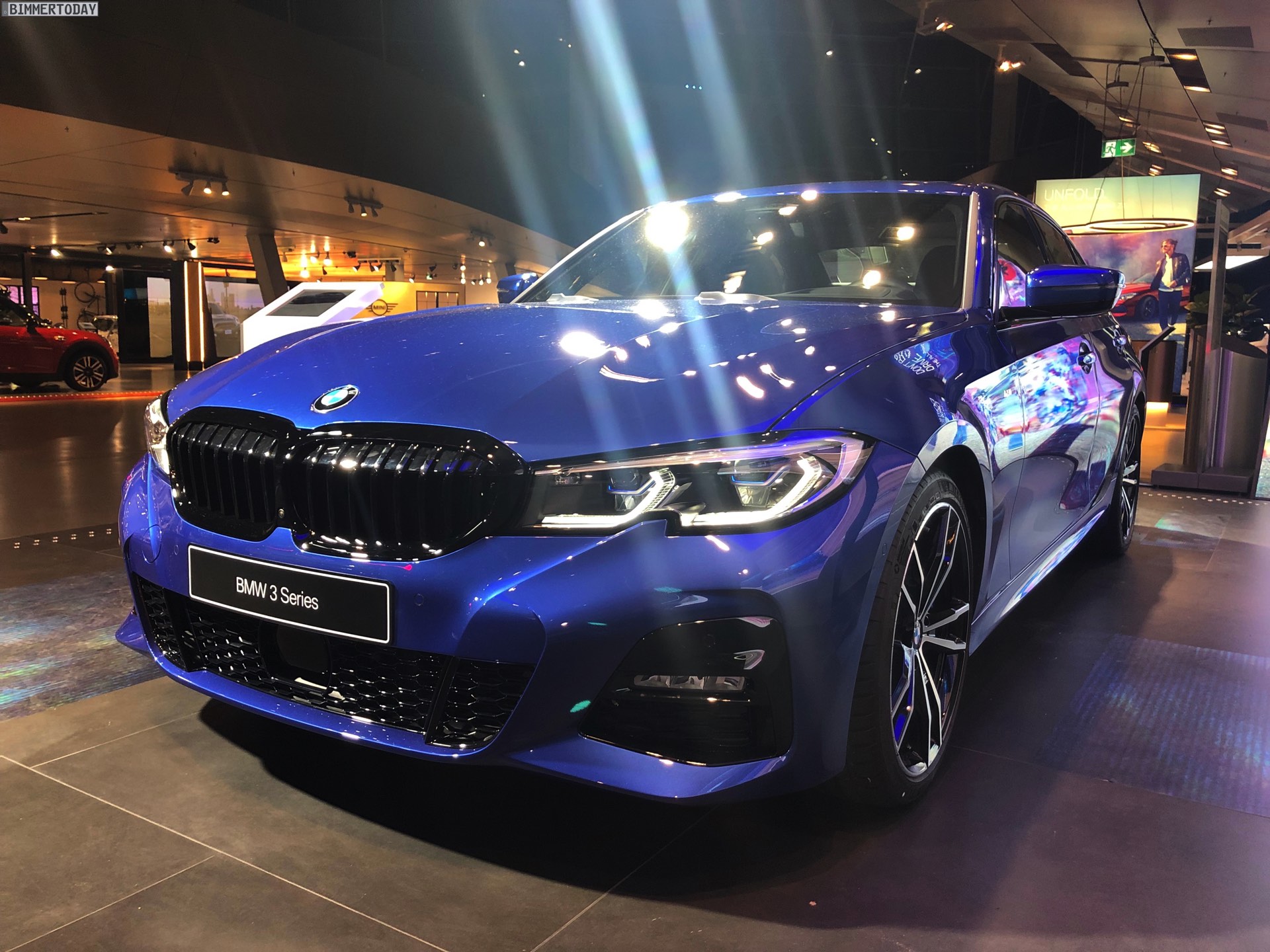 Name:  2019-BMW-3er-G20-M-Sport-Shadow-Line-erweiterter-Umfang-Portimao-Blau-03.jpg
Views: 51466
Size:  452.7 KB