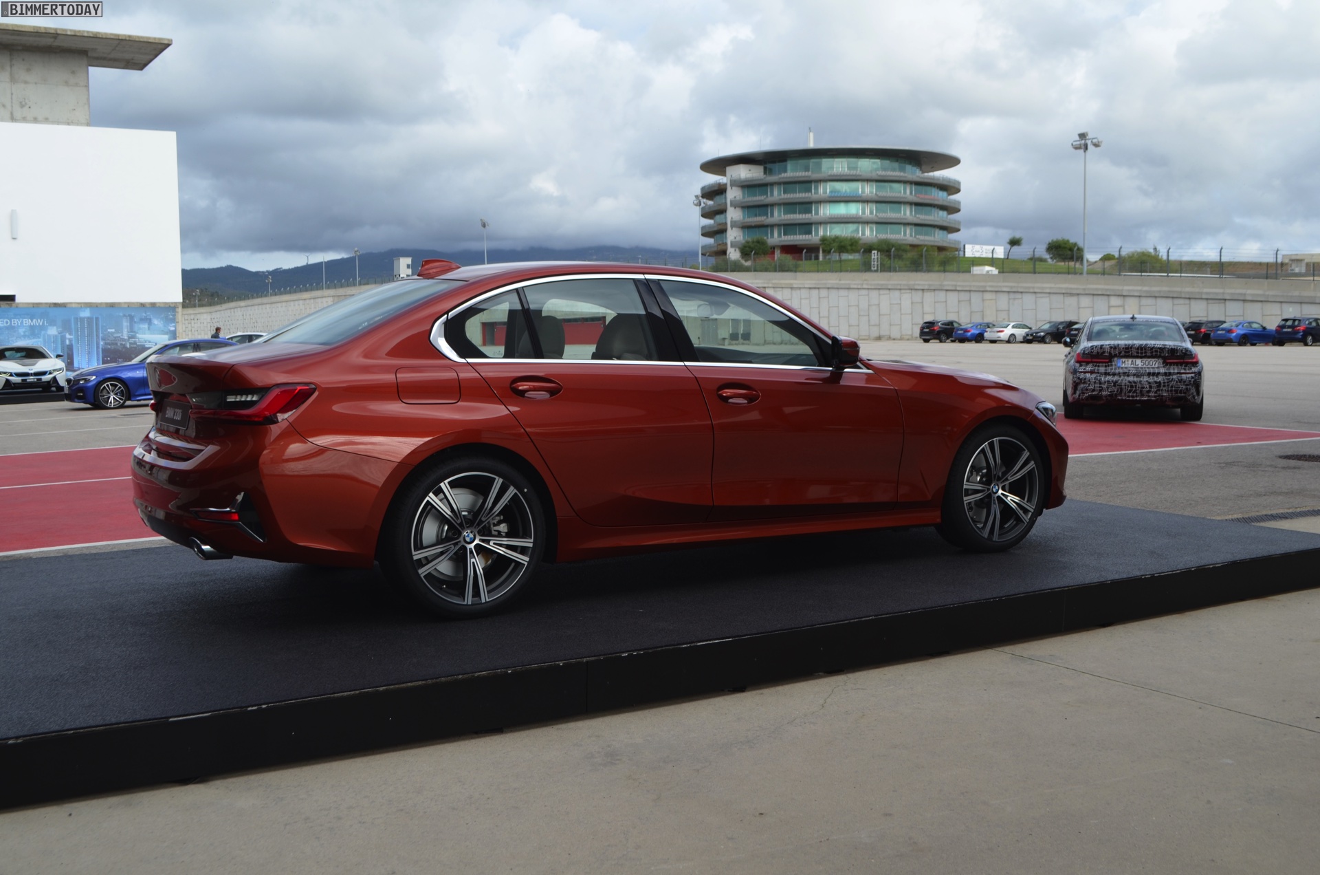 Name:  2019-BMW-3er-G20-Sunset-Orange-Luxury-Line-08.jpg
Views: 22747
Size:  494.1 KB