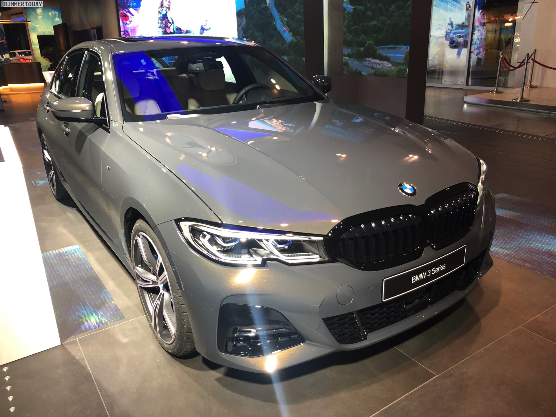 Name:  2019-BMW-3er-G20-M-Sport-Shadow-Line-erweiterter-Umfang-Dravitgrau-01.jpg
Views: 222963
Size:  474.4 KB