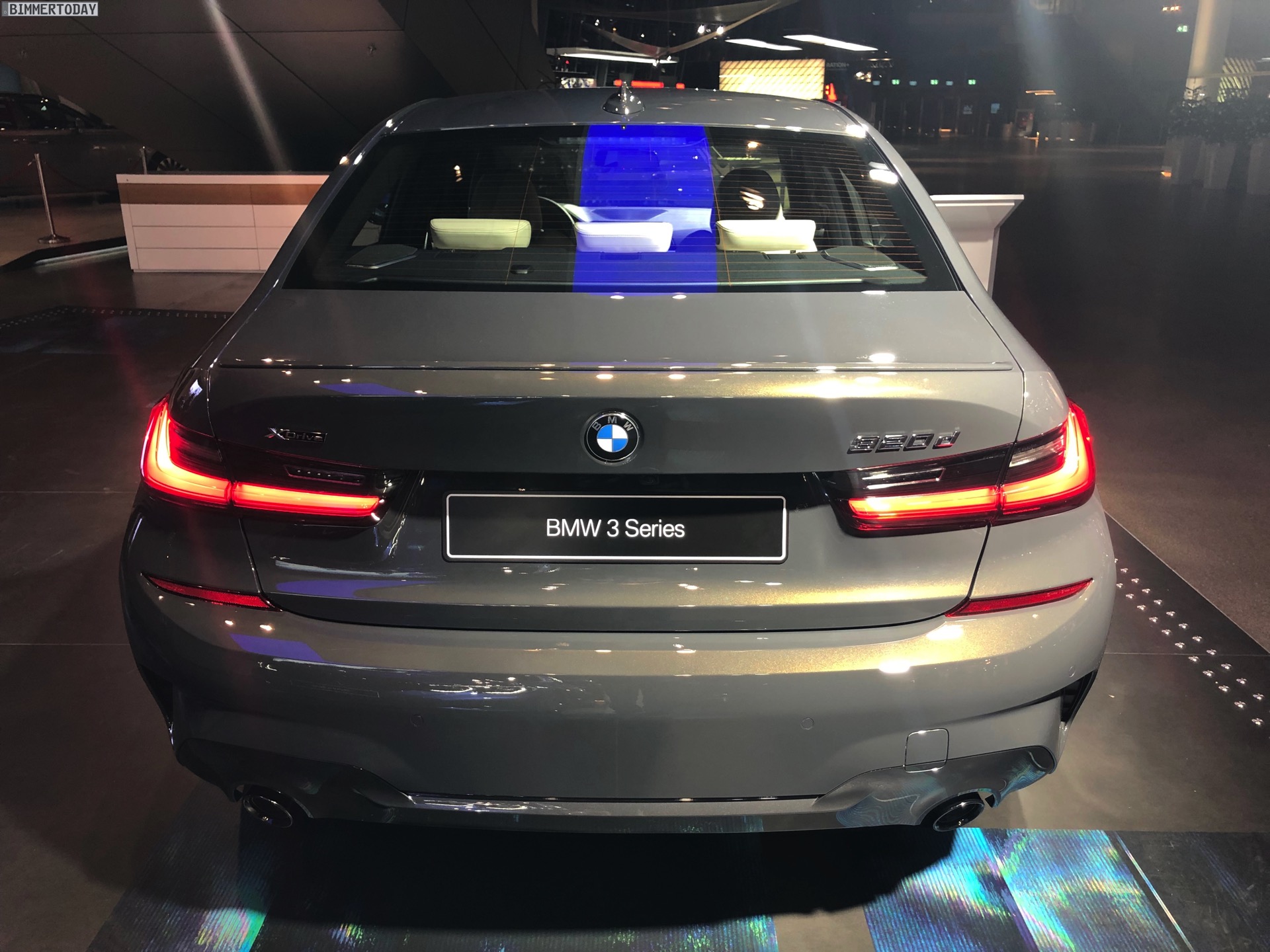 Name:  2019-BMW-3er-G20-M-Sport-Shadow-Line-erweiterter-Umfang-Dravitgrau-09.jpg
Views: 63082
Size:  461.5 KB