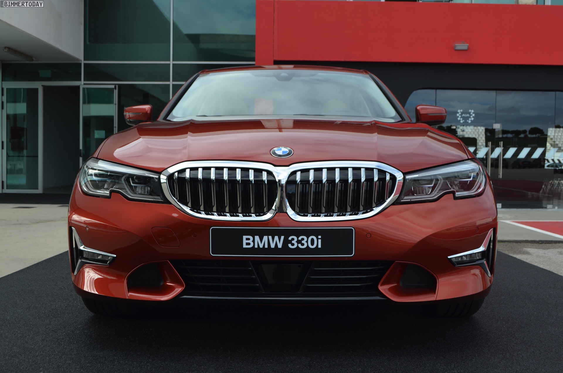 Name:  2019-BMW-3er-G20-Sunset-Orange-Luxury-Line-03.jpg
Views: 26818
Size:  423.9 KB