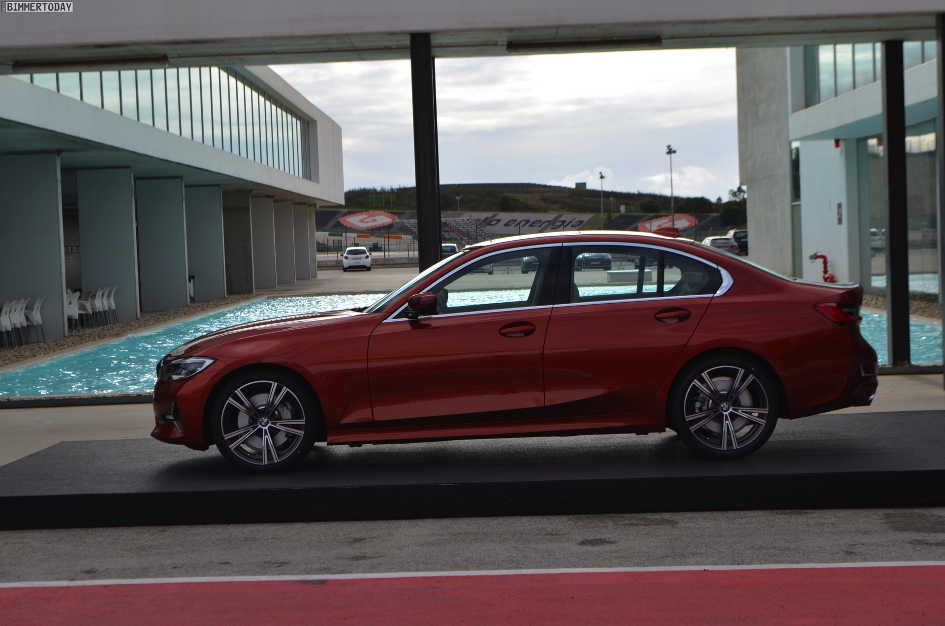 Name:  2019-BMW-3er-G20-Sunset-Orange-Luxury-Line-05.jpg
Views: 23550
Size:  413.0 KB