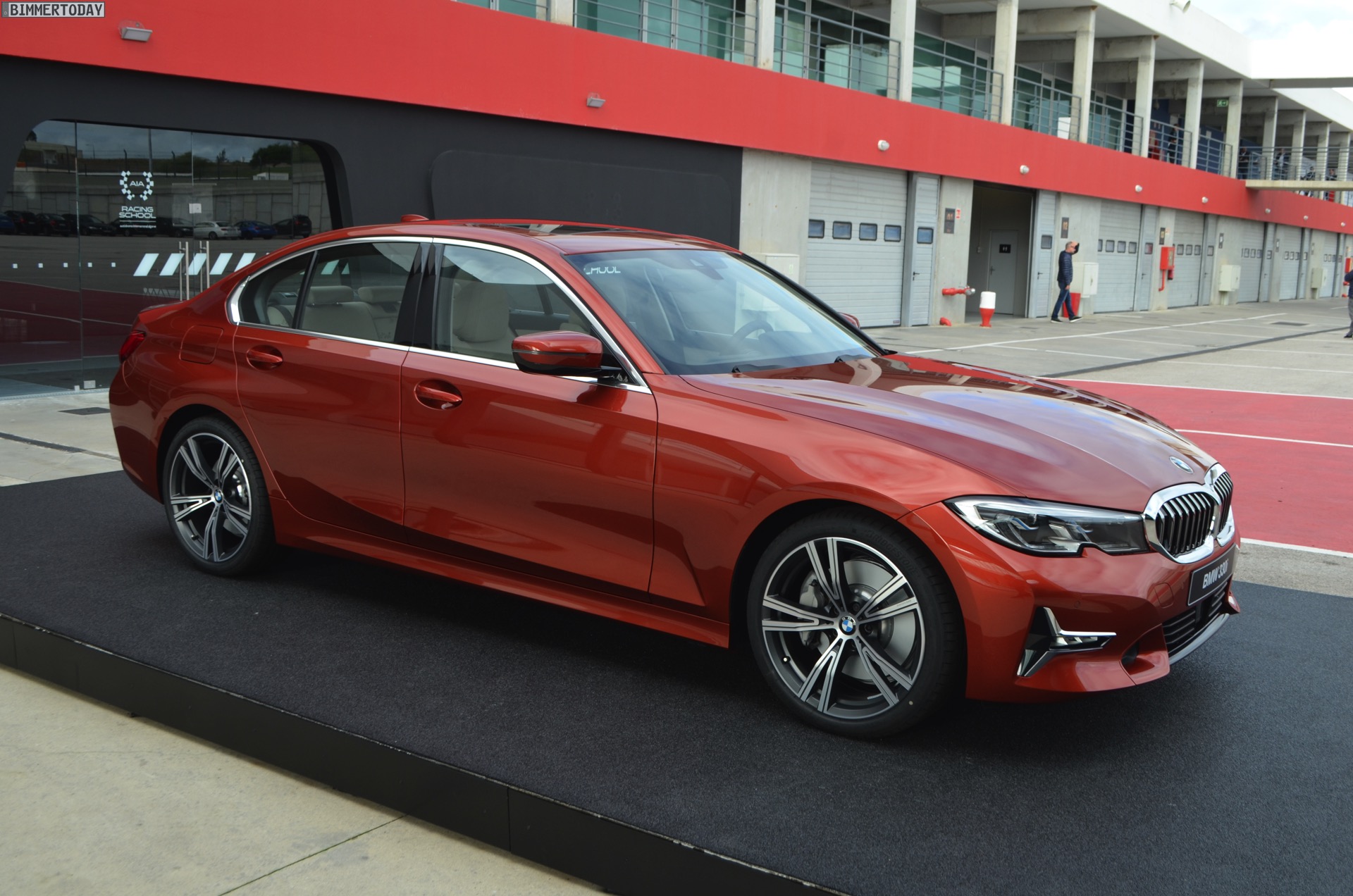 Name:  2019-BMW-3er-G20-Sunset-Orange-Luxury-Line-11.jpg
Views: 40378
Size:  470.0 KB