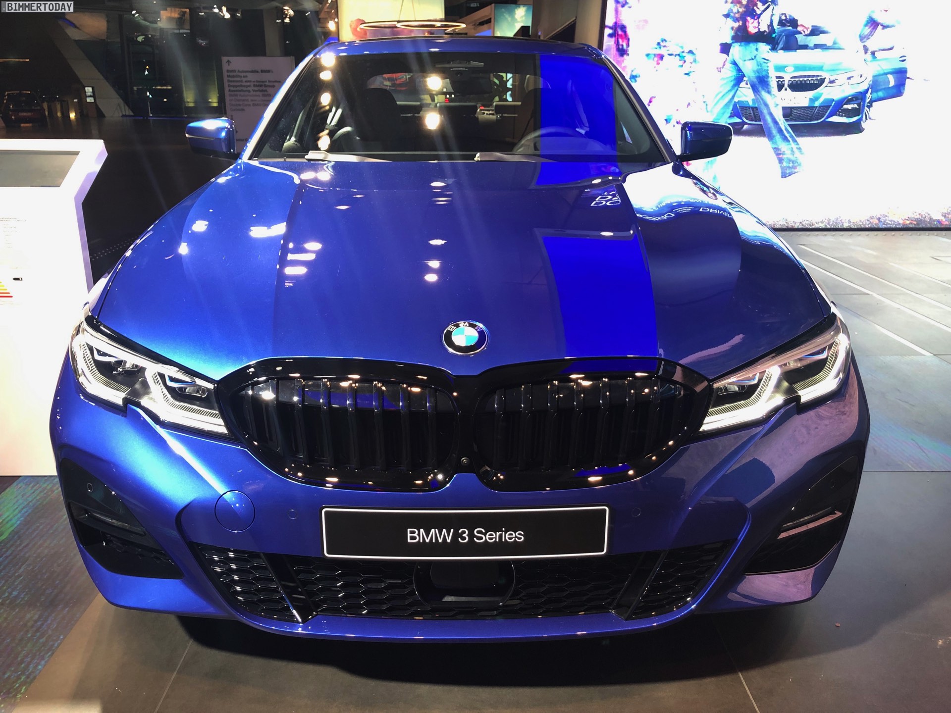 Name:  2019-BMW-3er-G20-M-Sport-Shadow-Line-erweiterter-Umfang-Portimao-Blau-02.jpg
Views: 71985
Size:  420.1 KB