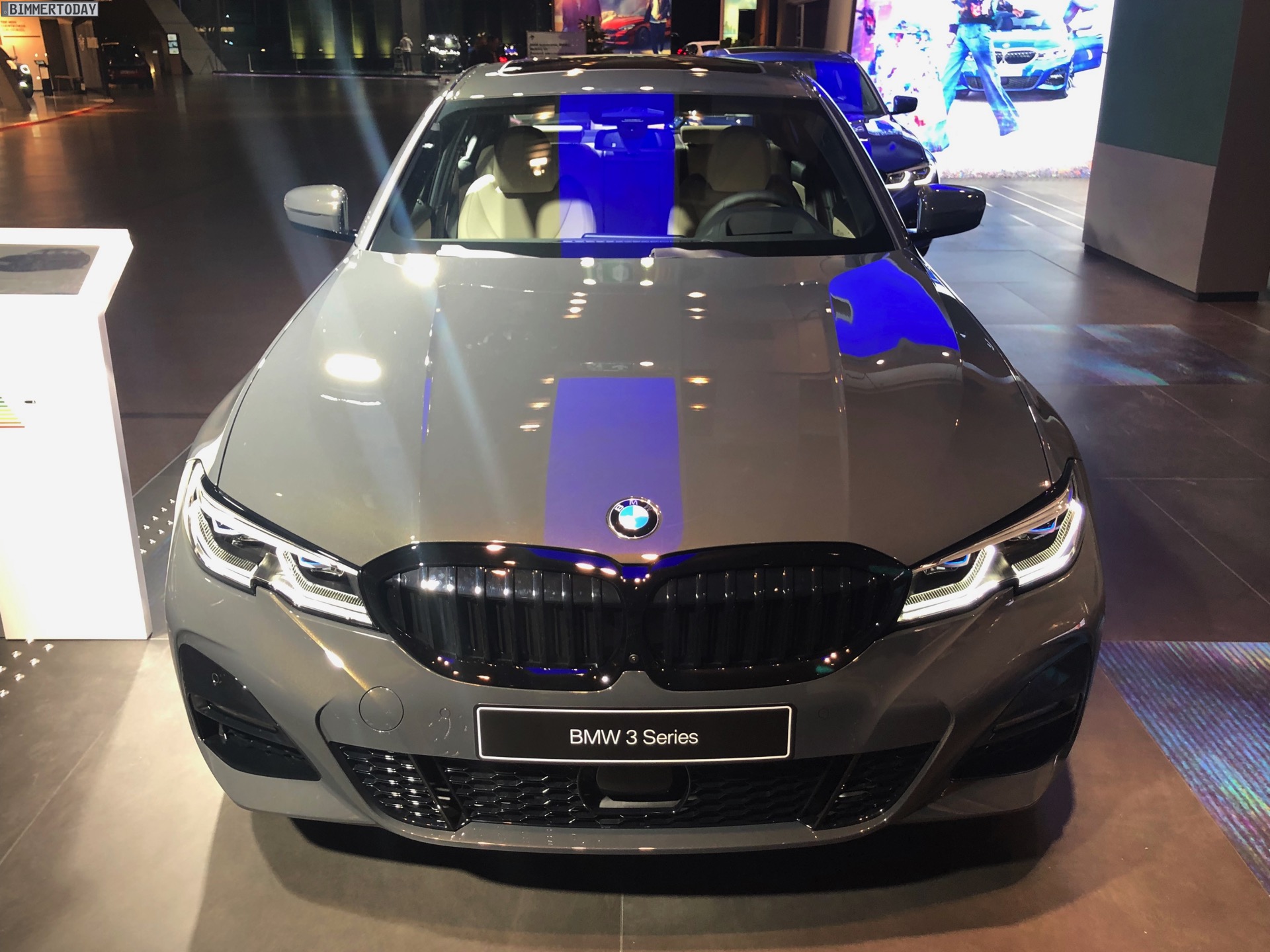 Name:  2019-BMW-3er-G20-M-Sport-Shadow-Line-erweiterter-Umfang-Dravitgrau-02.jpg
Views: 115856
Size:  465.7 KB