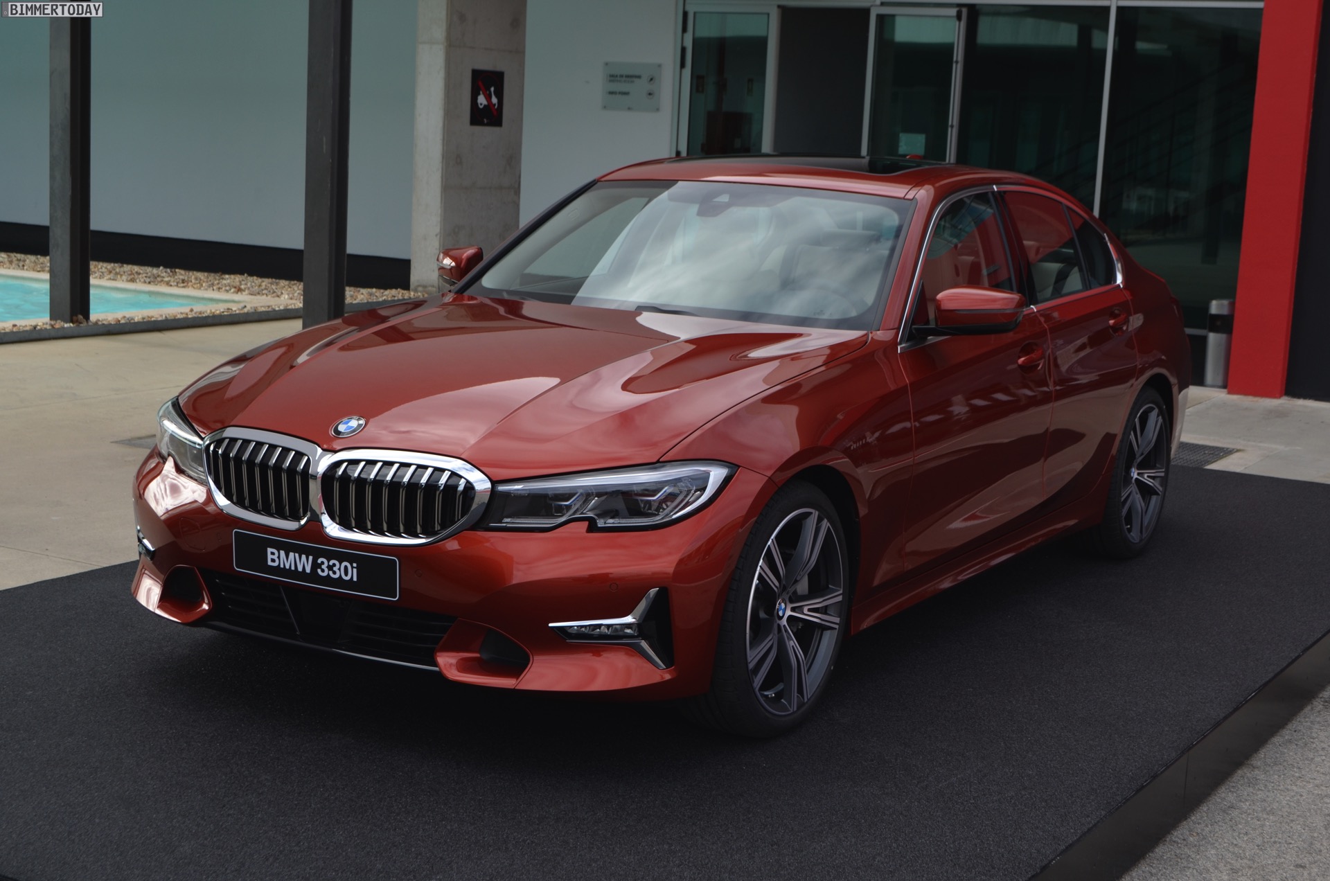 Name:  2019-BMW-3er-G20-Sunset-Orange-Luxury-Line-04.jpg
Views: 34061
Size:  405.3 KB