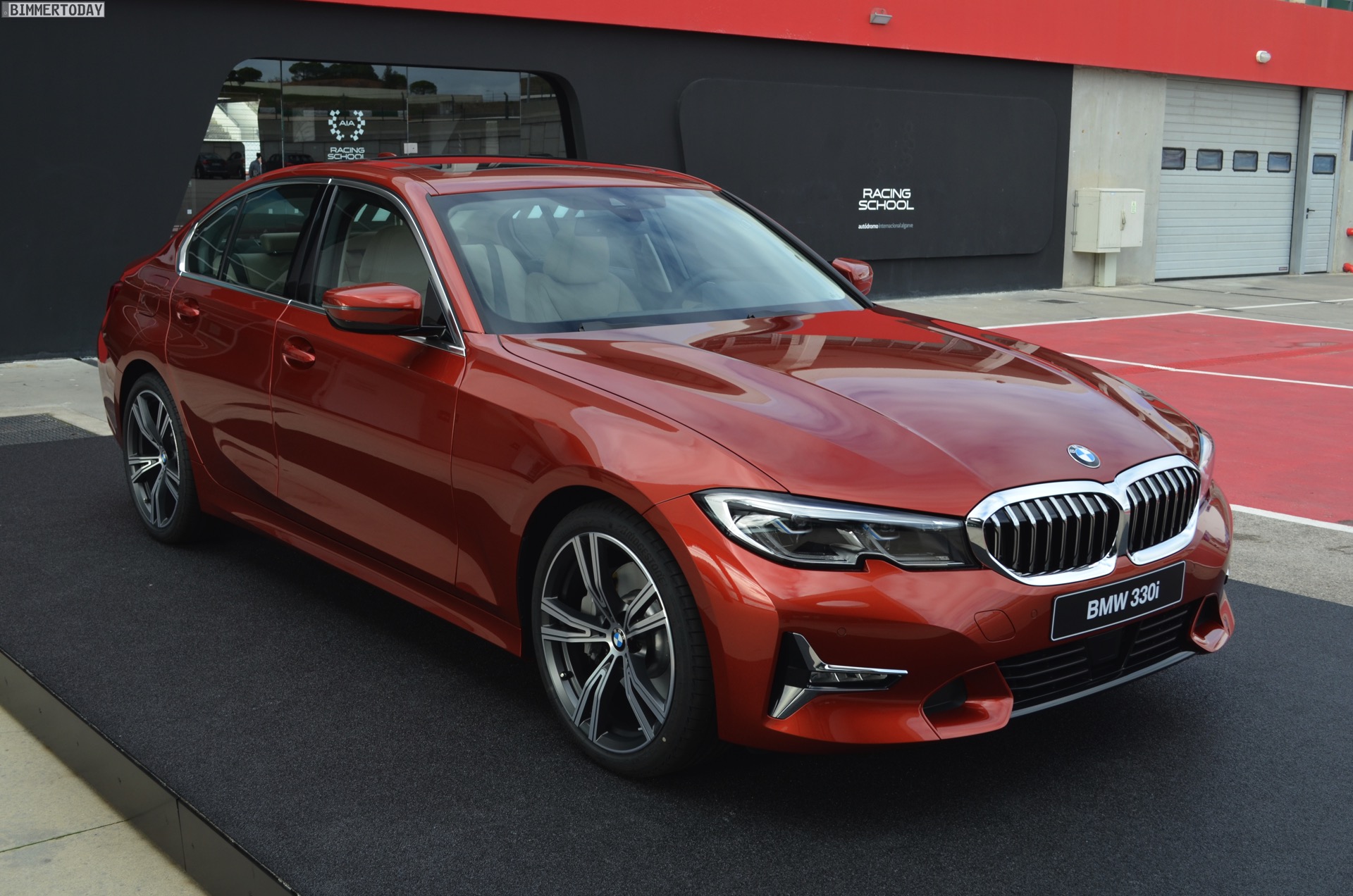 Name:  2019-BMW-3er-G20-Sunset-Orange-Luxury-Line-01.jpg
Views: 71759
Size:  489.4 KB