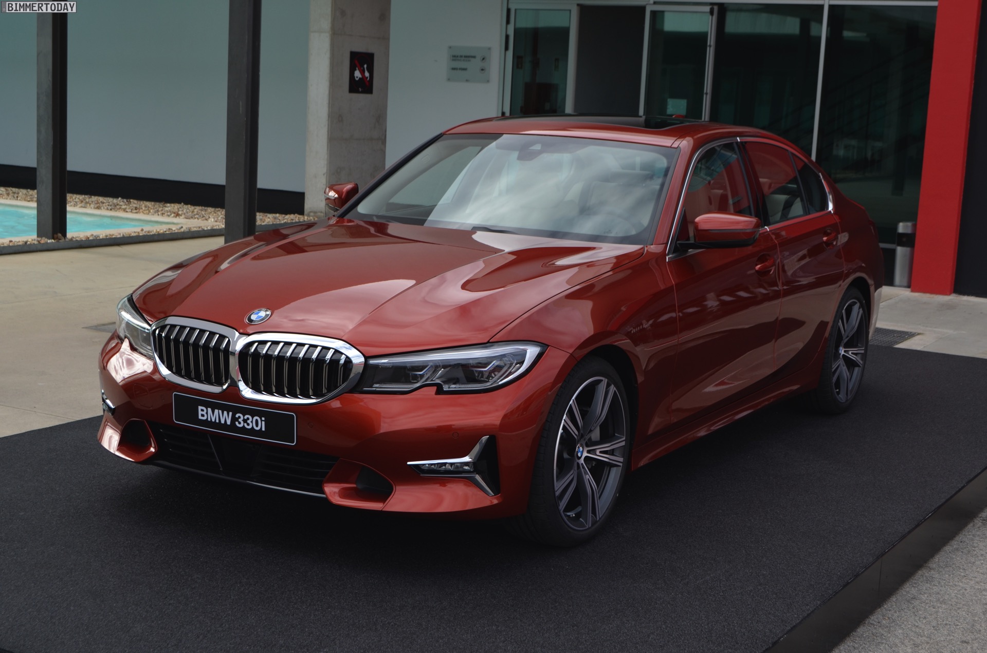 Name:  2019-BMW-3er-G20-Sunset-Orange-Luxury-Line-04.jpg
Views: 34105
Size:  405.3 KB