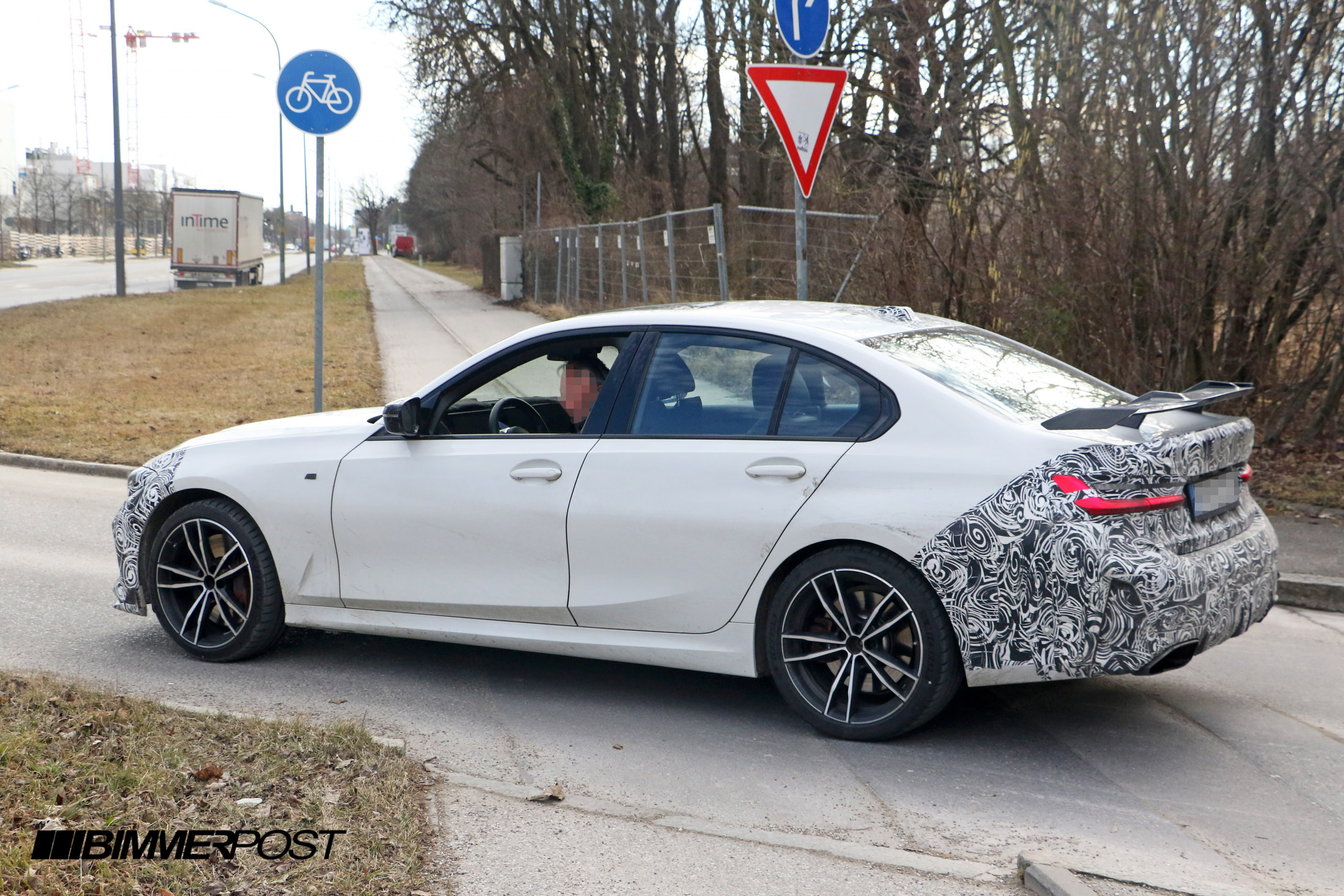 Name:  BMW 3 Series facelift M Performance 11.jpg
Views: 23037
Size:  734.1 KB